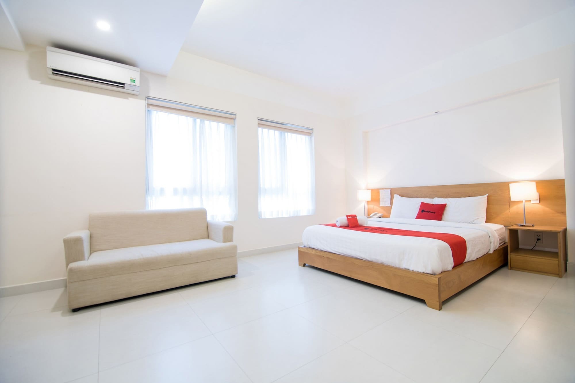 Reddoorz Plus Near Secc D7 Ho Chi Minh City Bagian luar foto