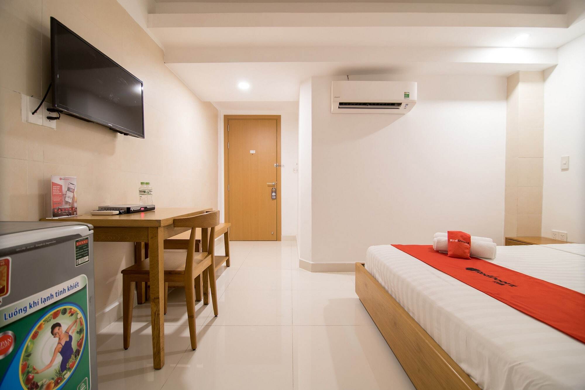 Reddoorz Plus Near Secc D7 Ho Chi Minh City Bagian luar foto