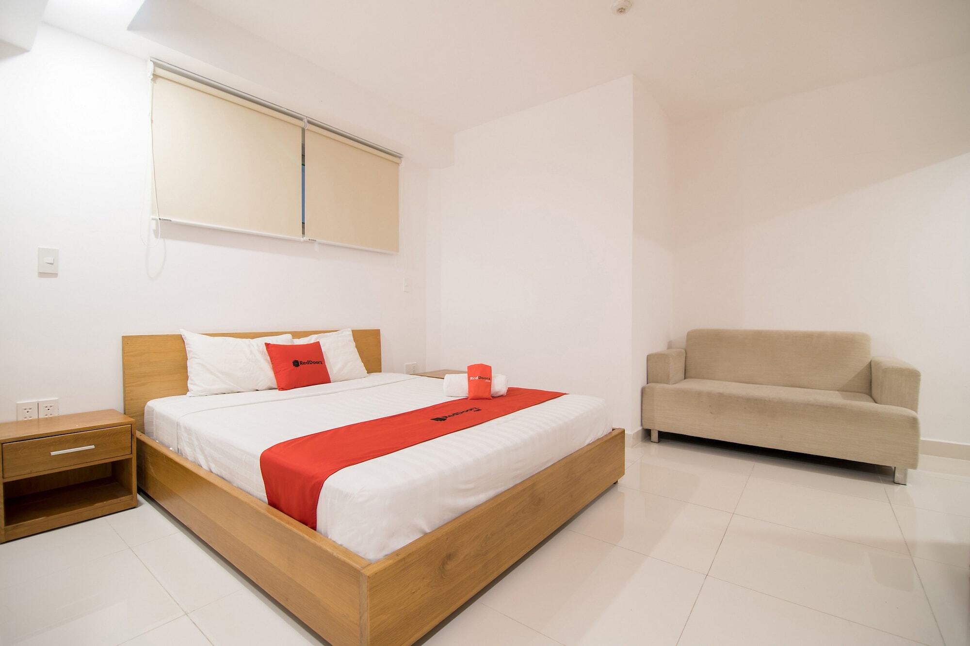 Reddoorz Plus Near Secc D7 Ho Chi Minh City Bagian luar foto